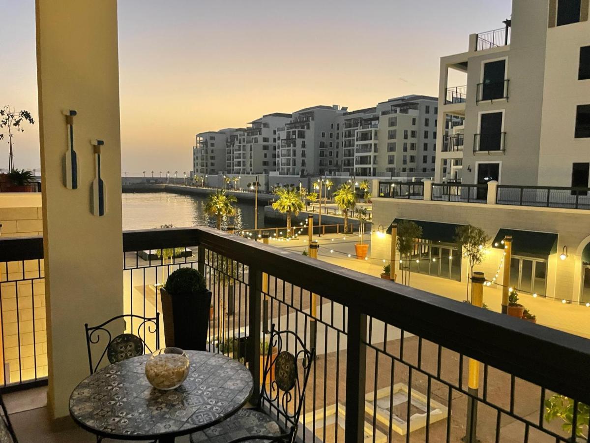 Ultimate Stay - 4 Beds - La Mer - Sunset Marina View Dubai Eksteriør bilde